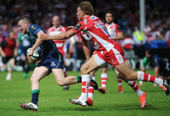 Jack Carty runs in his side's first try, under pressure from Billy Twelvetrees