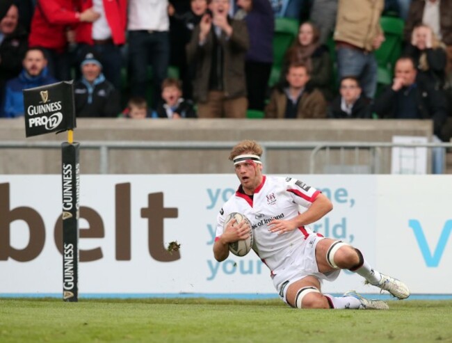 Chris Henry scores a try