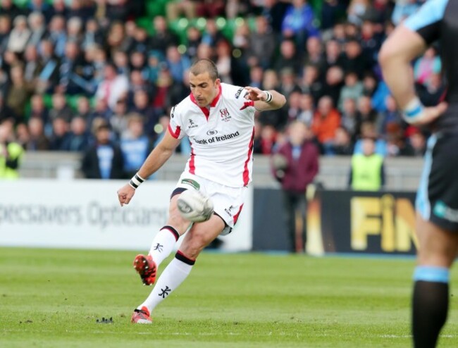 Ruan Pienaar kicks a penalty