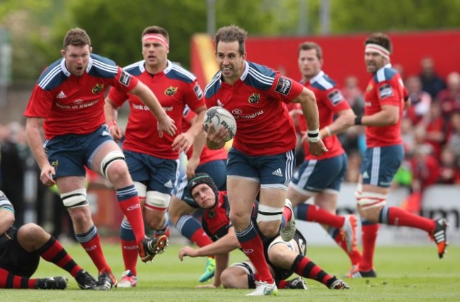 Andrew Smith scores a try