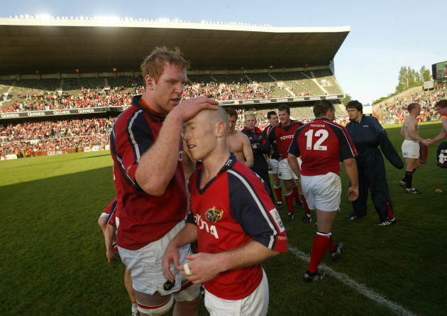 Paul O'Connell and Peter Stringer celebrate