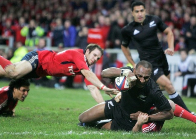 Joe Rokocoko scores the match winning try