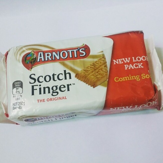 #ARNOTTS#SCOTCHFINGER #아침부터과자먹다 #12시전이니깐아침이라할래 호주에서 사온 과자 아직 남아있다.. 도대체 얼마나 산거래ㅋ 아침부터 과자를 #아그작아그작 깨물어먹으며 #자수 해야지.. #아침부터과자가먹히냐이래