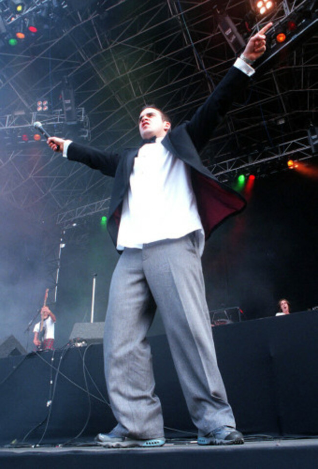 SLANE 98.ROBBIE WILLIAMS ON STAGE. PHOTOCALL IRELAND!