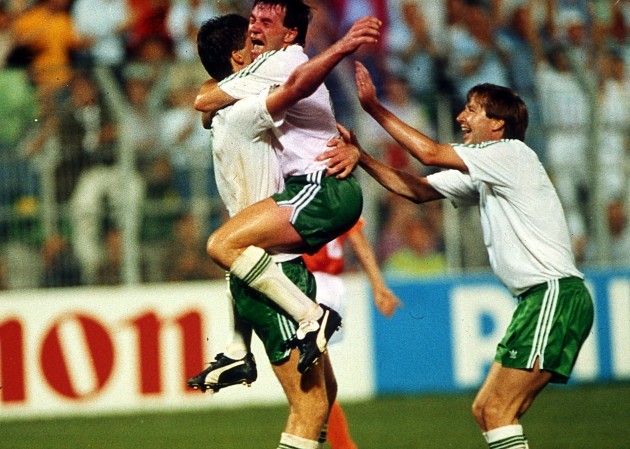 Niall Quinn celebrates his goal with Ray Houghton and Ronnie Whelan 1990