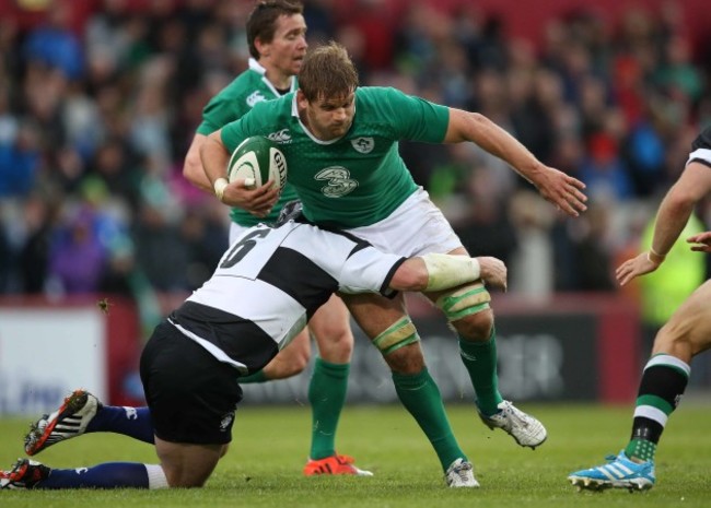 Chris Henry is tackled by Shane Jennings