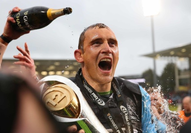 Al Kellock celebrates with the Guinness PRO12 trophy