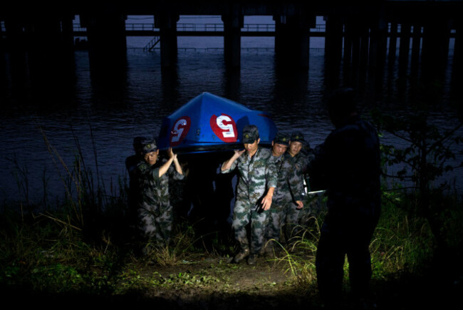 China Boat Sinks