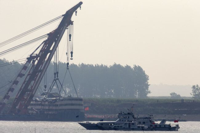 China Boat Sinks