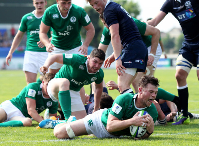 Conor Oliver scores their second try