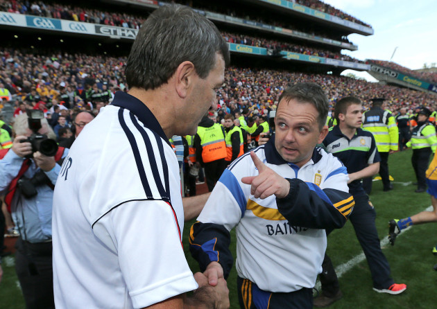 Jimmy Barry Murphy shakes hands with Davy Fitzgerald after the game
