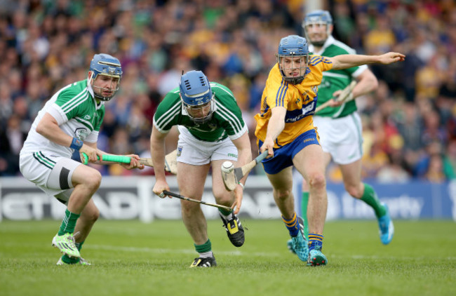 Barry Hennessy and Richie McCarthy with Shane OÕDonnell