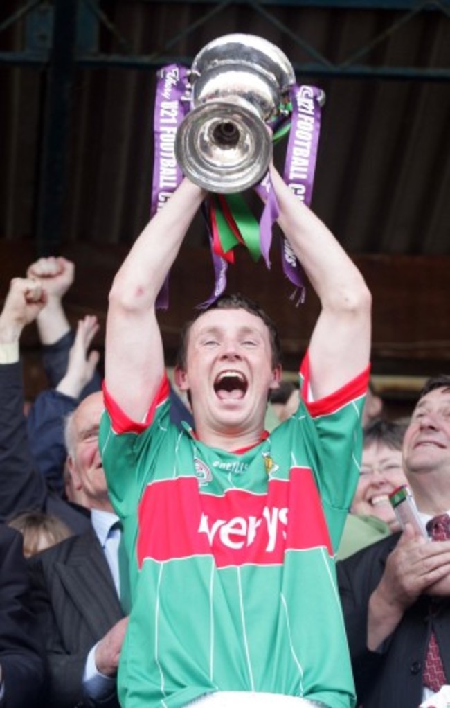 Keith Higgins lifts the cup 7/5/2006