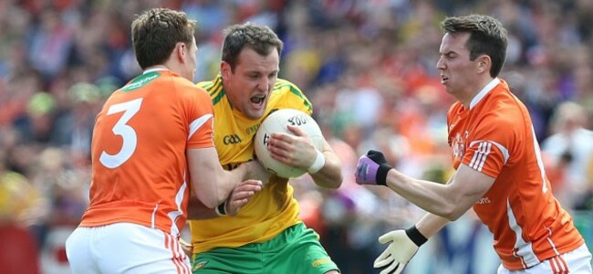 Michael Murphy is tackled by Charlie Vernon and Tony Kernan