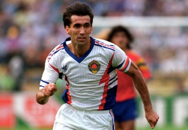 Soccer - World Cup Italia '90 - Yugoslavia v Colombia