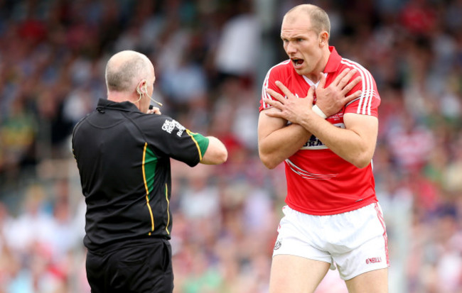 Alan O'Connor argues with referee Marty Duffy