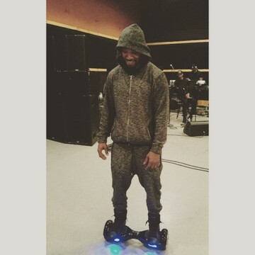 Getting phunkee rehearsing for @jimmyfallon floating on air @phunkeeduck. Album is out Hollywood (A Story of a Dozen Roses)! Thanks for the support! Let me know what you think! Use the promo code foxxhollywood and get a special fan only discount at www.phunkeeduck.com #getphunkee #tonightshow #Hollywood #StoryOfADozenRoses
