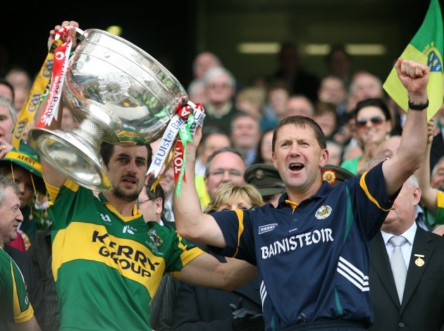 Paul Galvin and Jack O'Connor lift the Sam Maguire