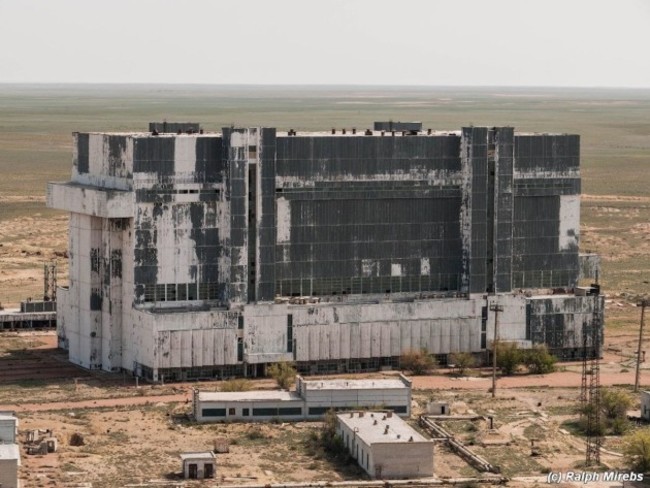 the-abandoned-garage-also-called-a-hangar-is-located-on-a-site-that-belong-to-russias-space-launch-facility-called-baikonur-cosmodrome-where-rockets-are-still-launched-today