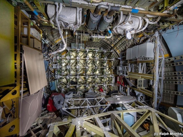 heres-another-look-at-some-of-the-interior-mechanics-of-the-shuttles-it-looks-like-there-are-some-shelves-on-the-left-that-might-have-been-used-by-cosmonauts-to-store-food