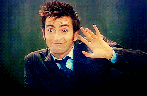 Doctor_who_wave_hello_hi_gif