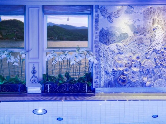 it-looks-especially-inviting-when-lit-up-at-night