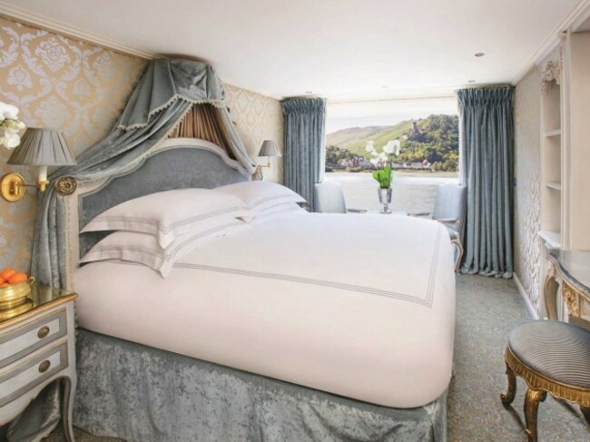 there-are-spacious-staterooms-with-large-windows-that-open-onto-gorgeous-views