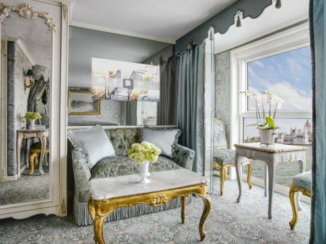 plenty-of-room-to-gaze-out-the-window