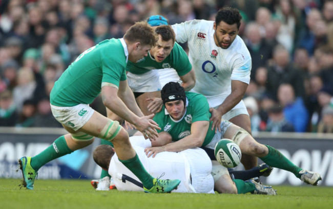 Ireland's Jordi Murphy watched by Tommy Bowe and Tommy O&Otilde;Donnell 1/3/2015