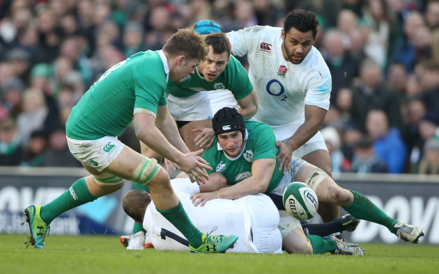 Ireland's Jordi Murphy watched by Tommy Bowe and Tommy OÕDonnell 1/3/2015