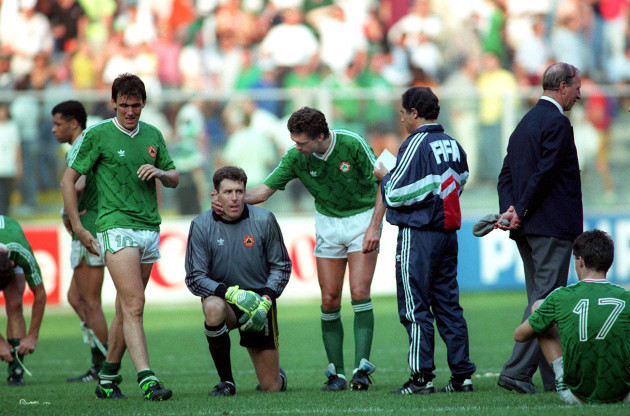 Packie Bonner and David O'Leary before the penalty shootout in Genoa