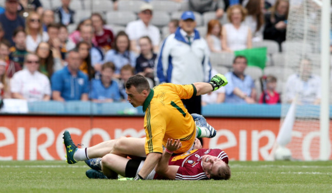 Patrick OÕRourke colides with Kieran Martin late in the game resulting in a red card