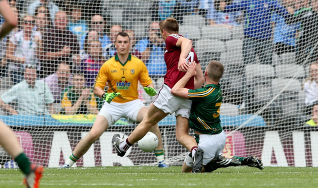 John Heslin scores a late goal despite Conor McGill and goalkeeper Patrick OÕRourke