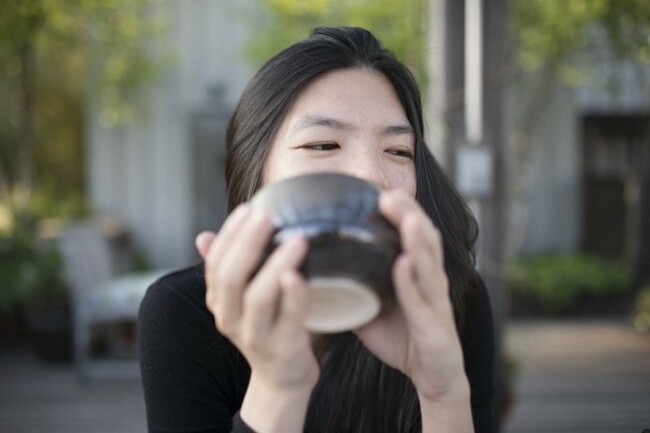 meet-kathy-yl-chan-a-new-yorker-by-way-of-hawaii-who-has-been-drinking-matcha-for-as-long-as-she-can-remember-shes-a-tea-writer-importer-and-all-around-expert