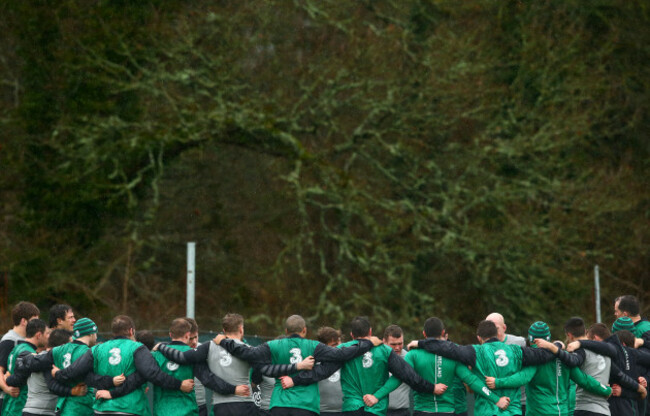 Ireland tem huddle