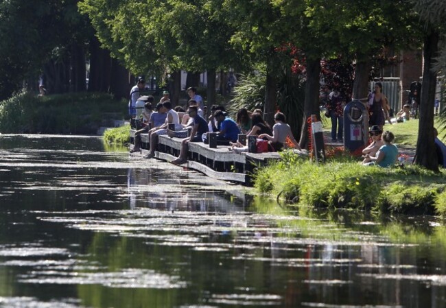 Dublin Weather Scenes. Pictured people