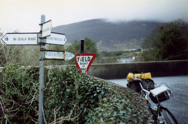 Yield sign, Gaeltacht road signs in Irish,Glen Rier bridge, Carrick, Co. Donegal march 1991
