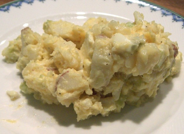 1280px-Potato_salad_with_egg_and_mayonnaise