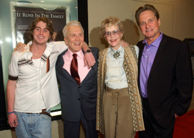 Kirk Douglas, Diana Douglas, Michael Douglas, Cameron Douglas