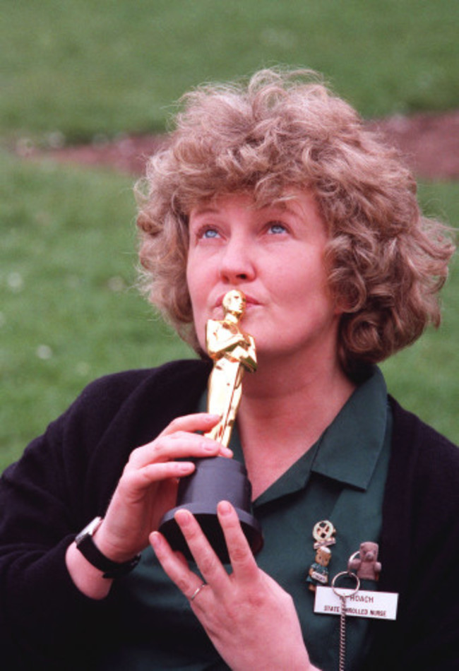 Brenda Fricker with her Oscar