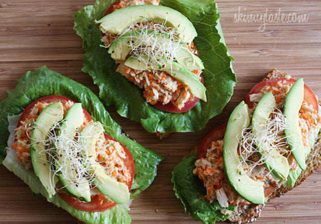 Open-faced-tuna-sandwich-with-avocado