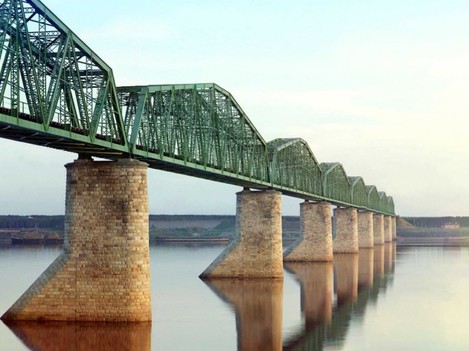 railroad-truss-bridges-built-on-columns-over-the-kama-river-near-perm-helped-support-the-trans-siberian-railway-spanning-over-6000-miles-from-central-european-russia-to-the-pacific-ocean