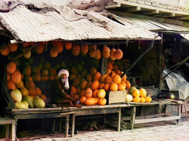vendors-also-sold-fresh-fruits-at-the-samarkand-market