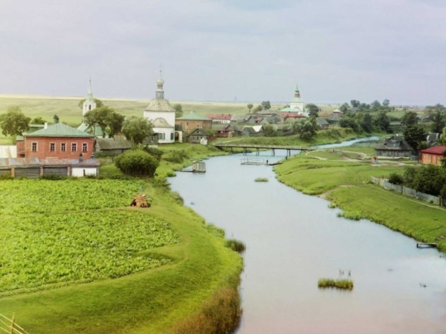 the-ancient-town-of-suzdal-located-on-the-kamenka-river-north-of-moscow-once-stood-as-a-crucial-principality-but-its-power-declined-when-moscow-rose-to-prominence-in-central-european-russia-this-pho