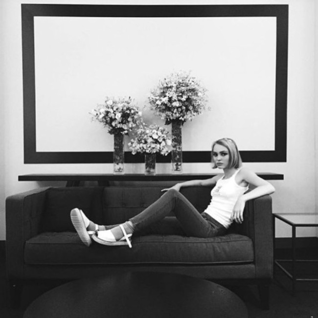 CHANEL on Instagram: @lilyrose_depp backstage #ChanelHauteCouture #ChanelCerclePrivé #pfw