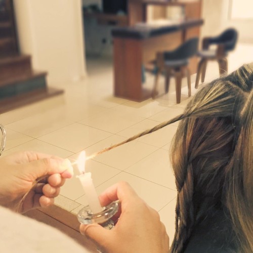 Wanessa Simonetti on Instagram: A Velaterapia é um tratamento que usa a chama de uma vela para remover as pontas duplas dos cabelos, selando-as, e inclusive prevenindo que...