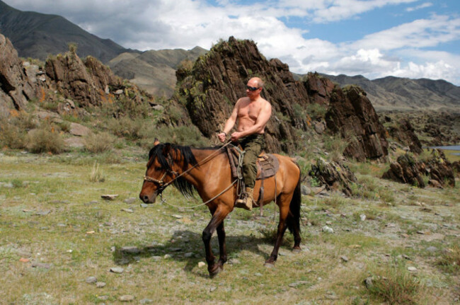 putin on horse no shirt