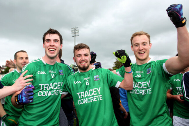 Ryan Jones, James McMahon and Che Cullen celebrate after the game