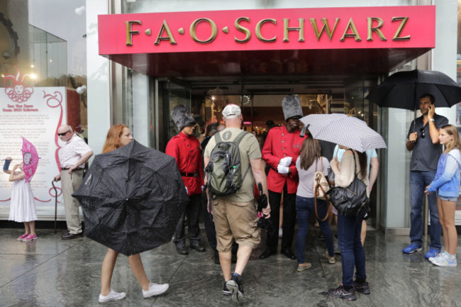 FAO Schwarz Closing