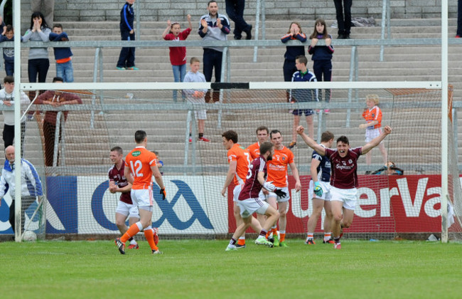 Damien Comer celebrates scoring the only goal of the game